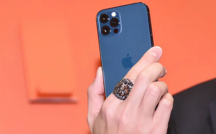 卢氏苹果手机维修分享iPhone12系列重启方法教程 